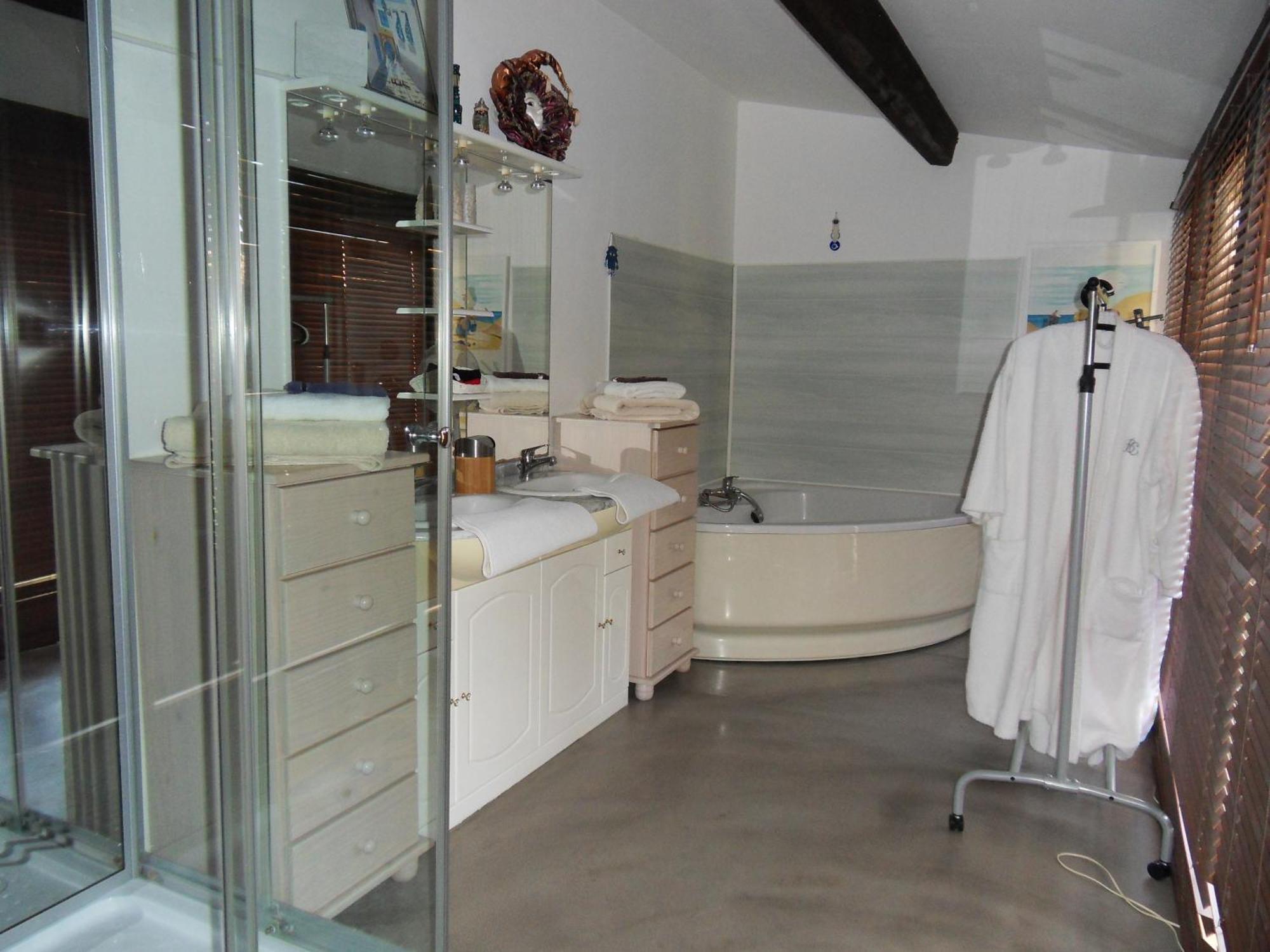Le Jardin D'ivana D'hotes Avec Piscine Chauffee Bed & Breakfast Oppède